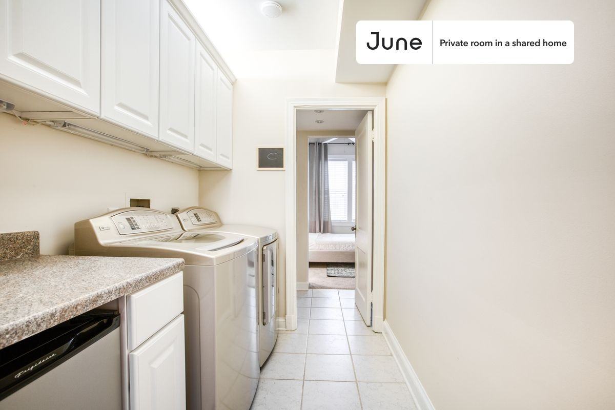 1843 Burke St Se #C - Photo 7 of 14