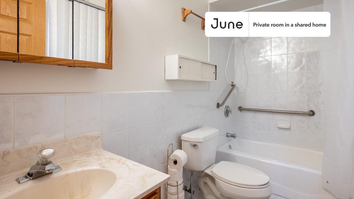 1928 1928 South Young Park Way #A - Photo 5 of 14