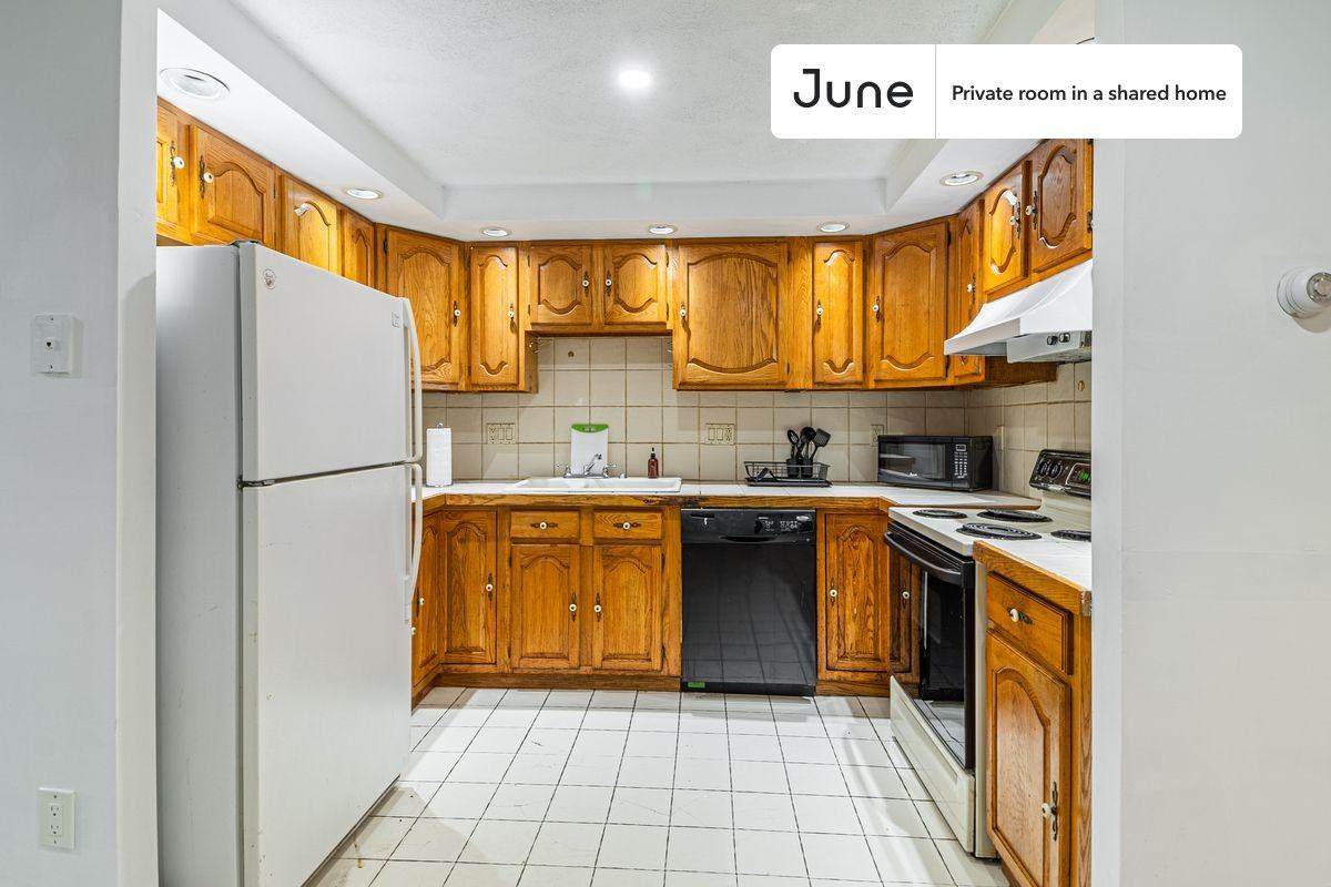 166 Auburn St #E - Photo 7 of 11