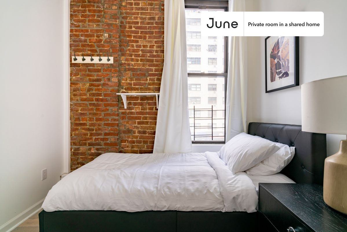 401 E 57th St #C - Photo 4 of 15