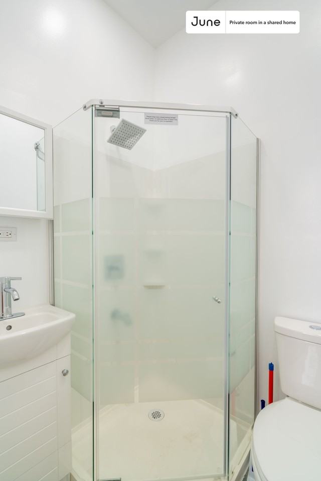 401 E 57th St #C - Photo 6 of 15