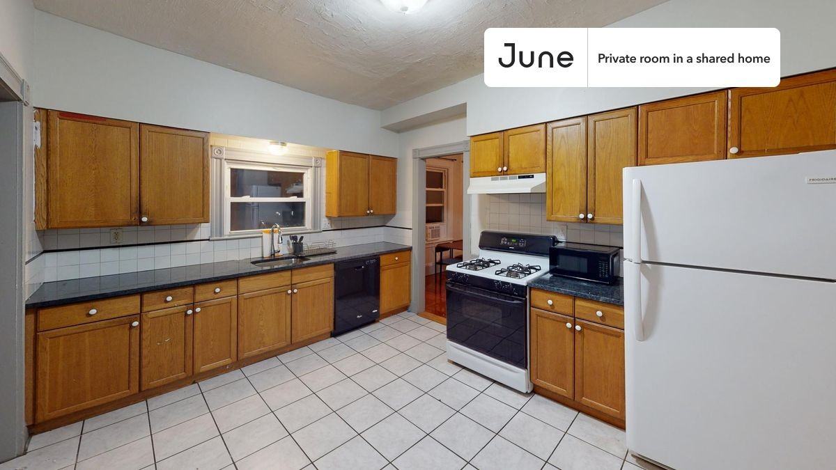 34 Coolidge Rd #D - Photo 6 of 13