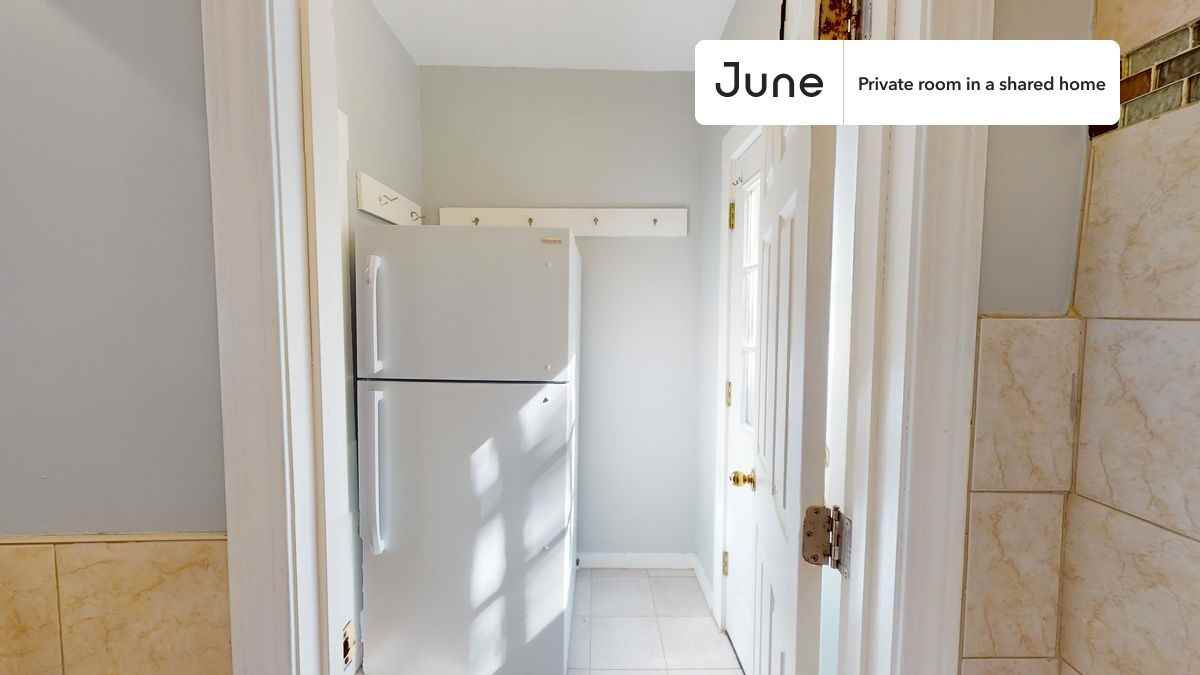 53 Saunders St #D - Photo 6 of 12