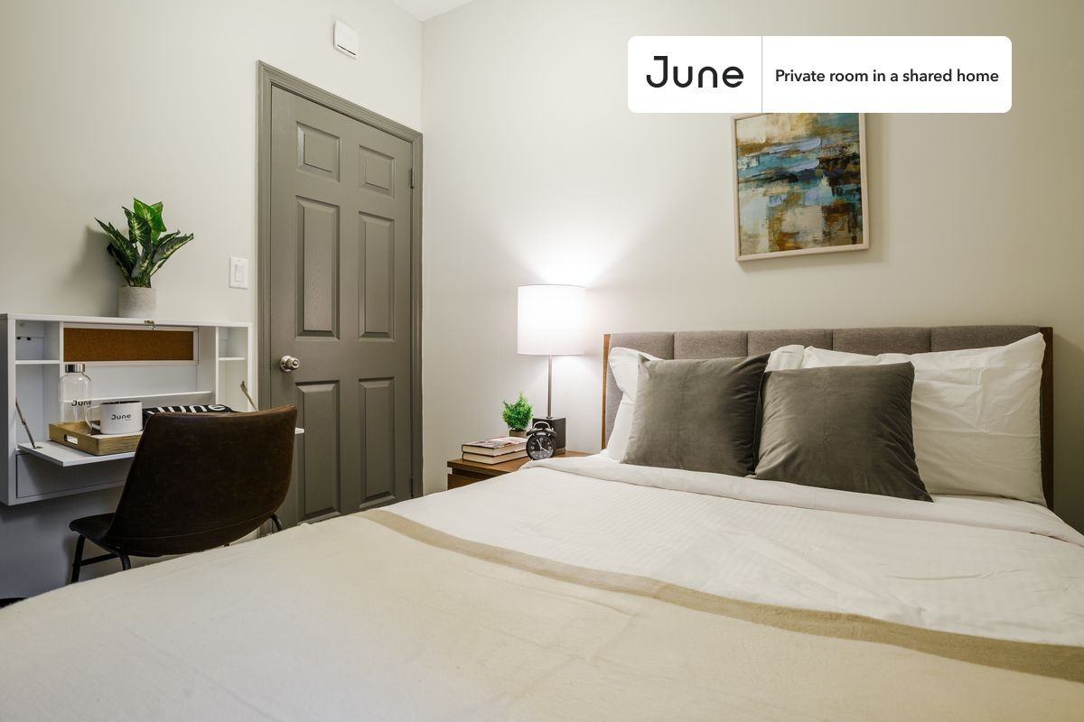 439 W 48th St #A - Photo 2 of 9