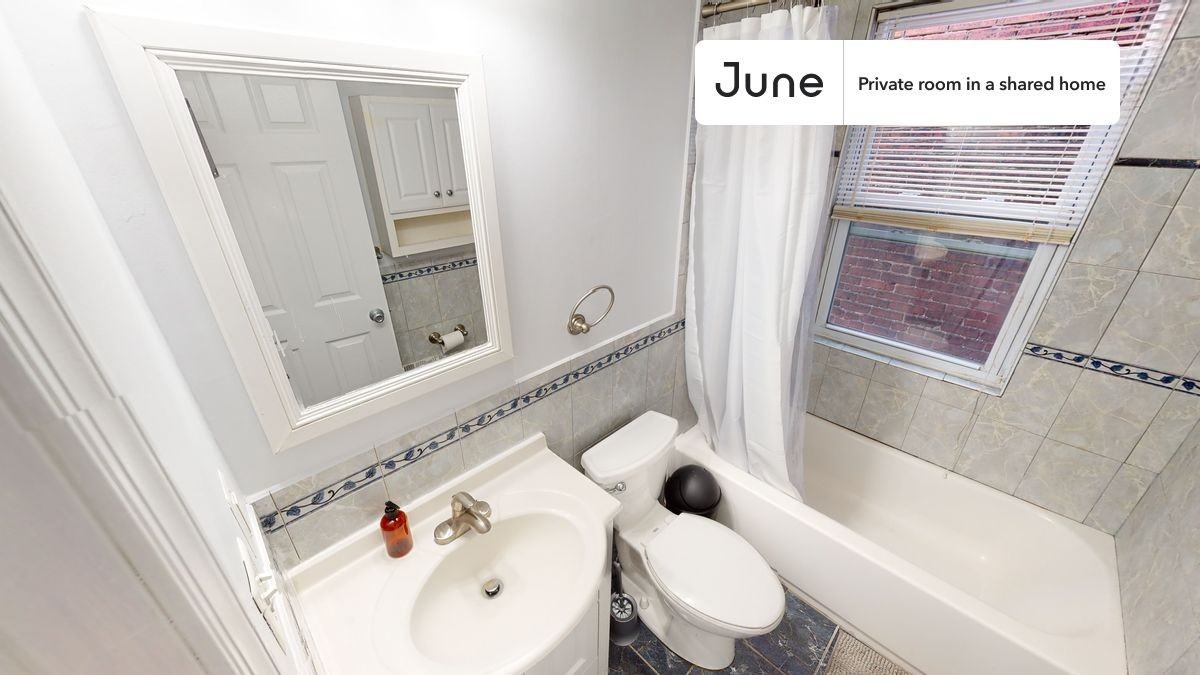 1160 Neal St Ne #B - Photo 5 of 13