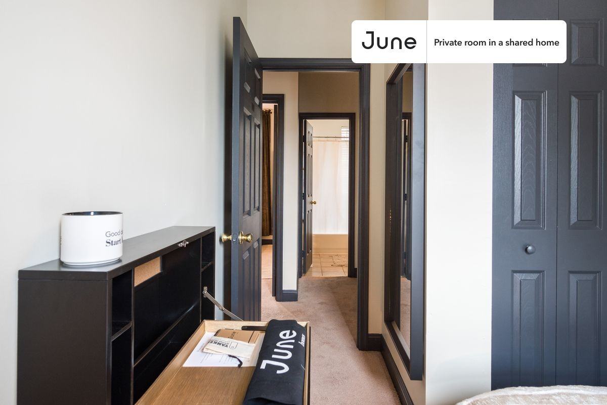 764 Columbia Road Northwest #2E - Photo 4 of 17