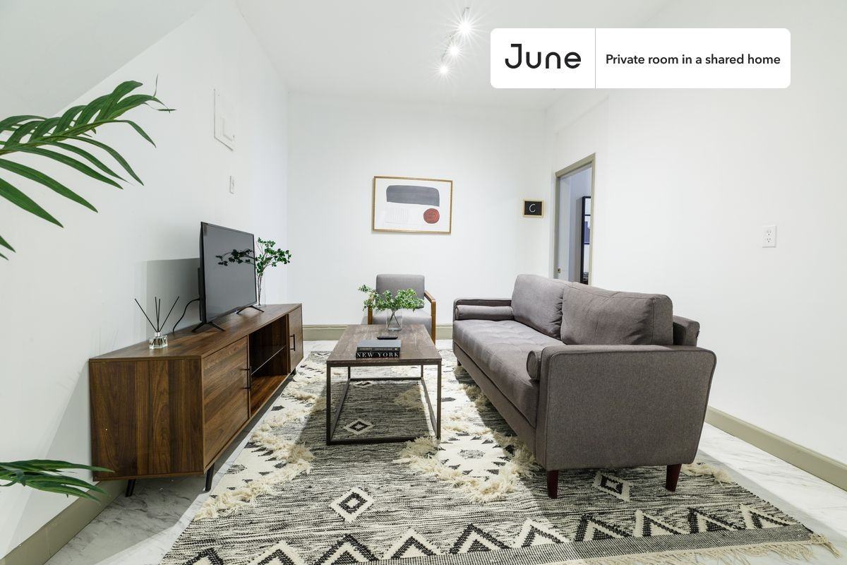 635 9th Ave #A - Photo 4 of 12