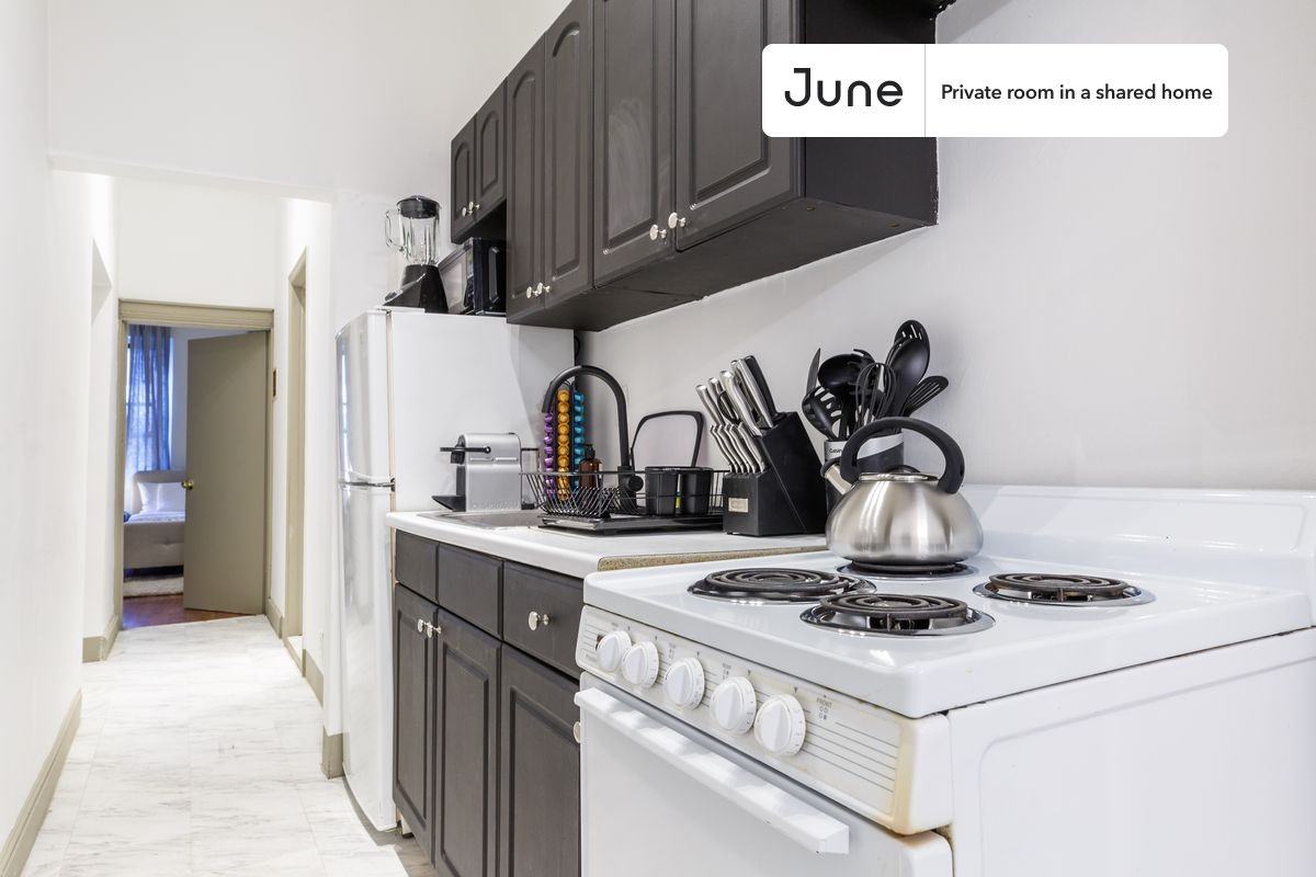 635 9th Ave #A - Photo 6 of 12