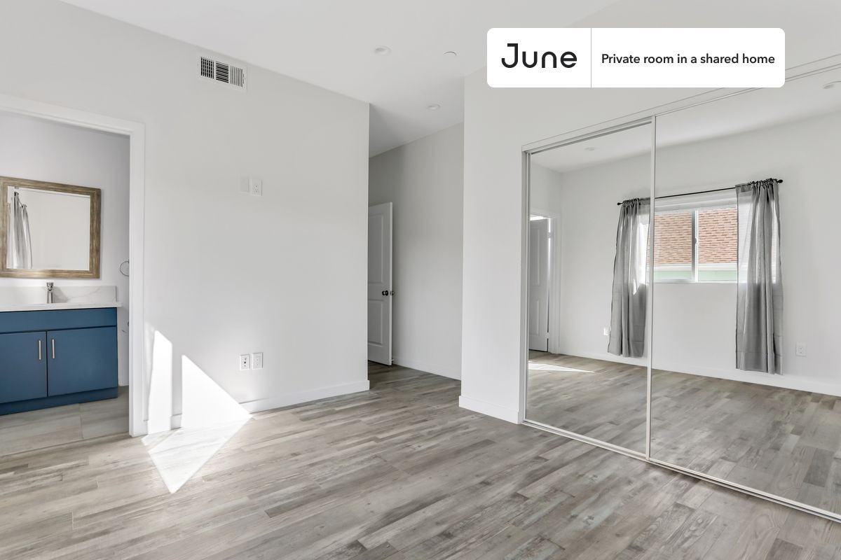 632 N Boyle Ave #E - Photo 2 of 21