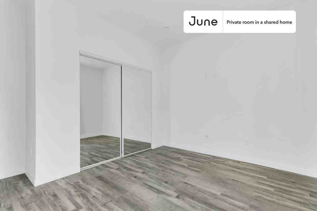 632 N Boyle Ave #E - Photo 4 of 21