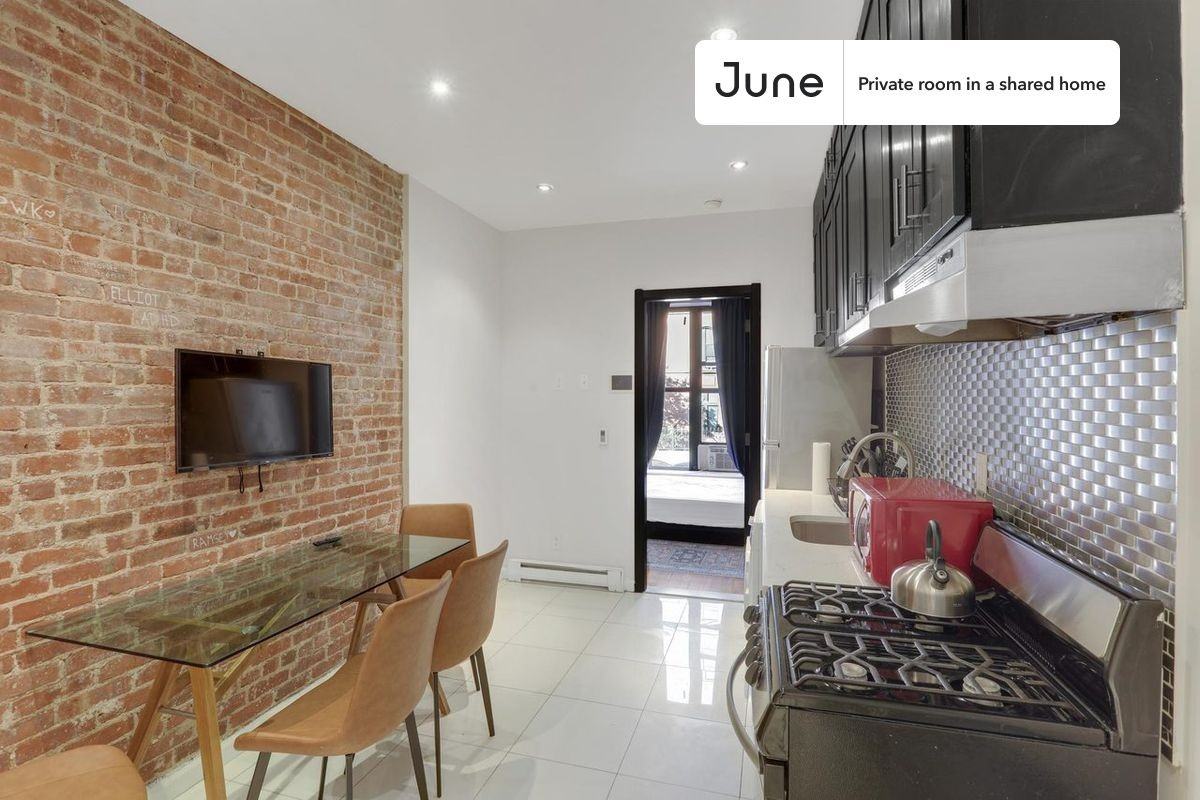 342 Manhattan Ave #A - Photo 6 of 13