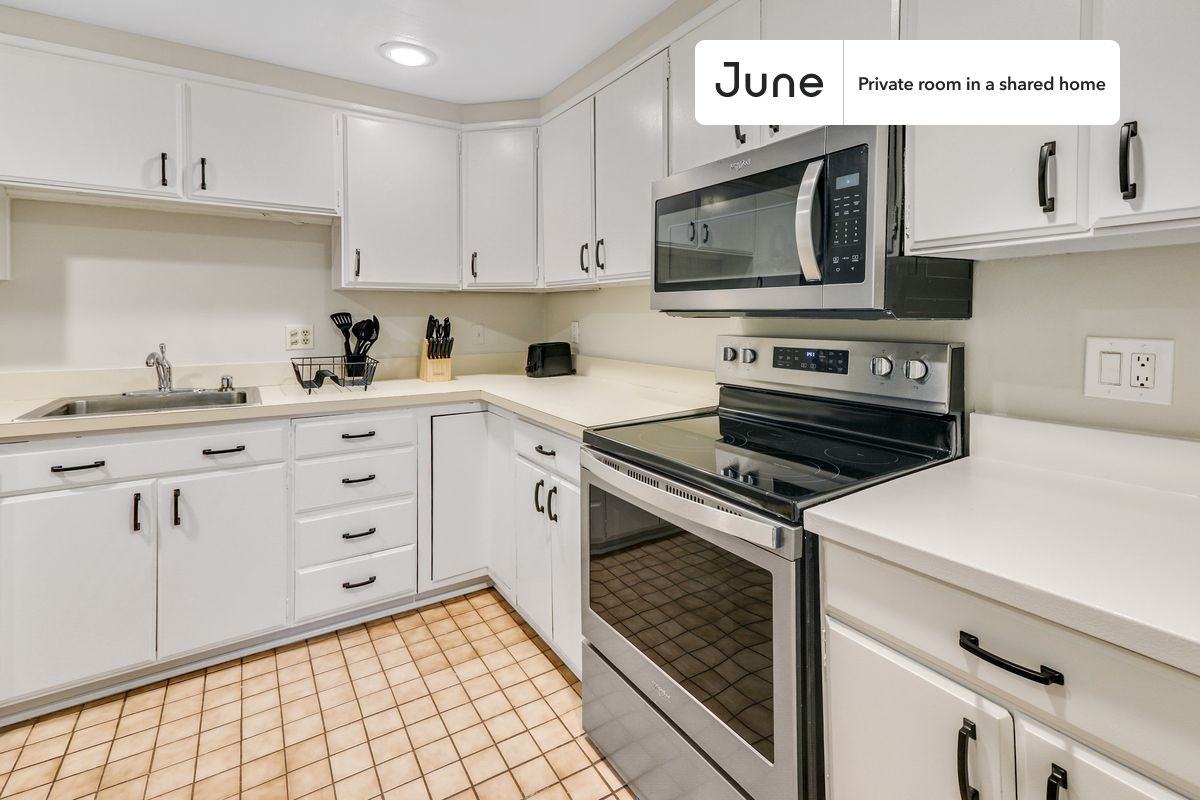 511 G St Sw #F - Photo 4 of 14