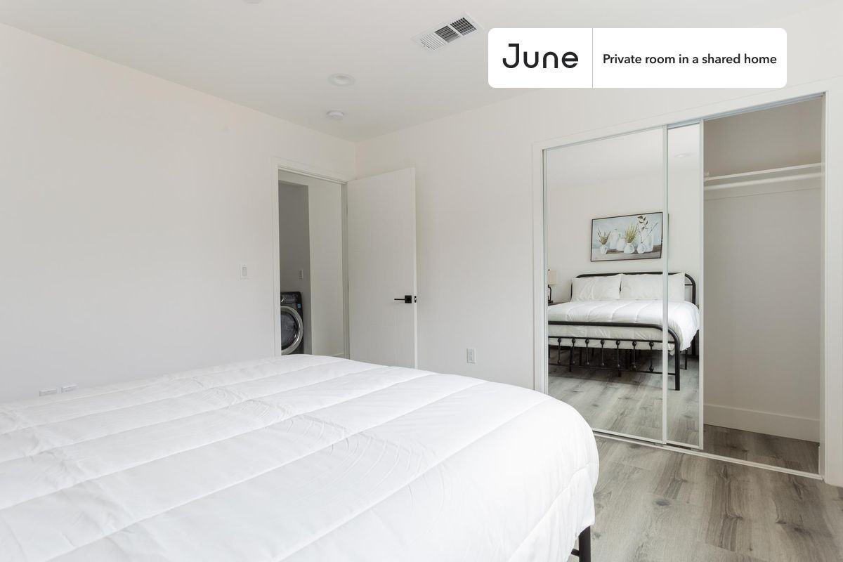 5641 Auckland Ave #C - Photo 5 of 20