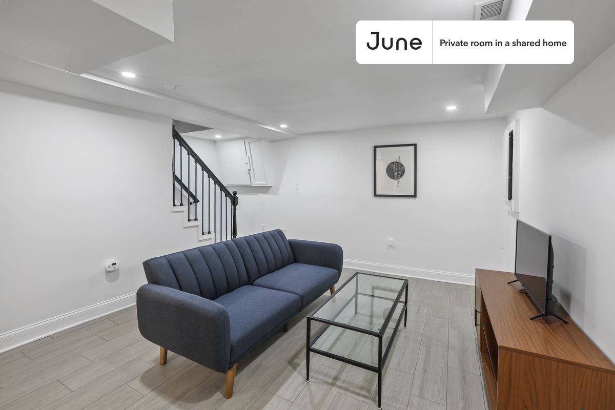 529 42nd St Ne #A - Photo 7 of 27