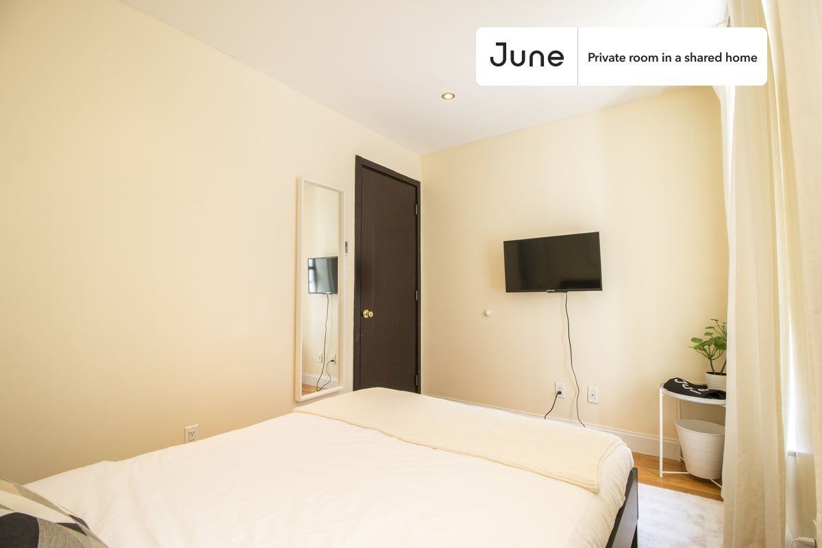 15 W 107th St #D - Photo 4 of 16