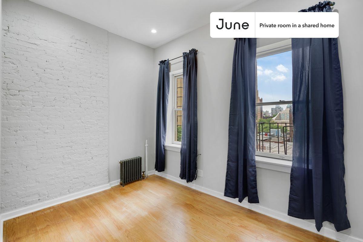 208 E 95th St #C - Photo 4 of 17
