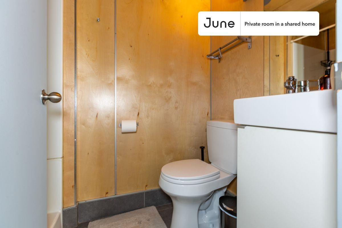 3305 7th St Ne #4E - Photo 2 of 20