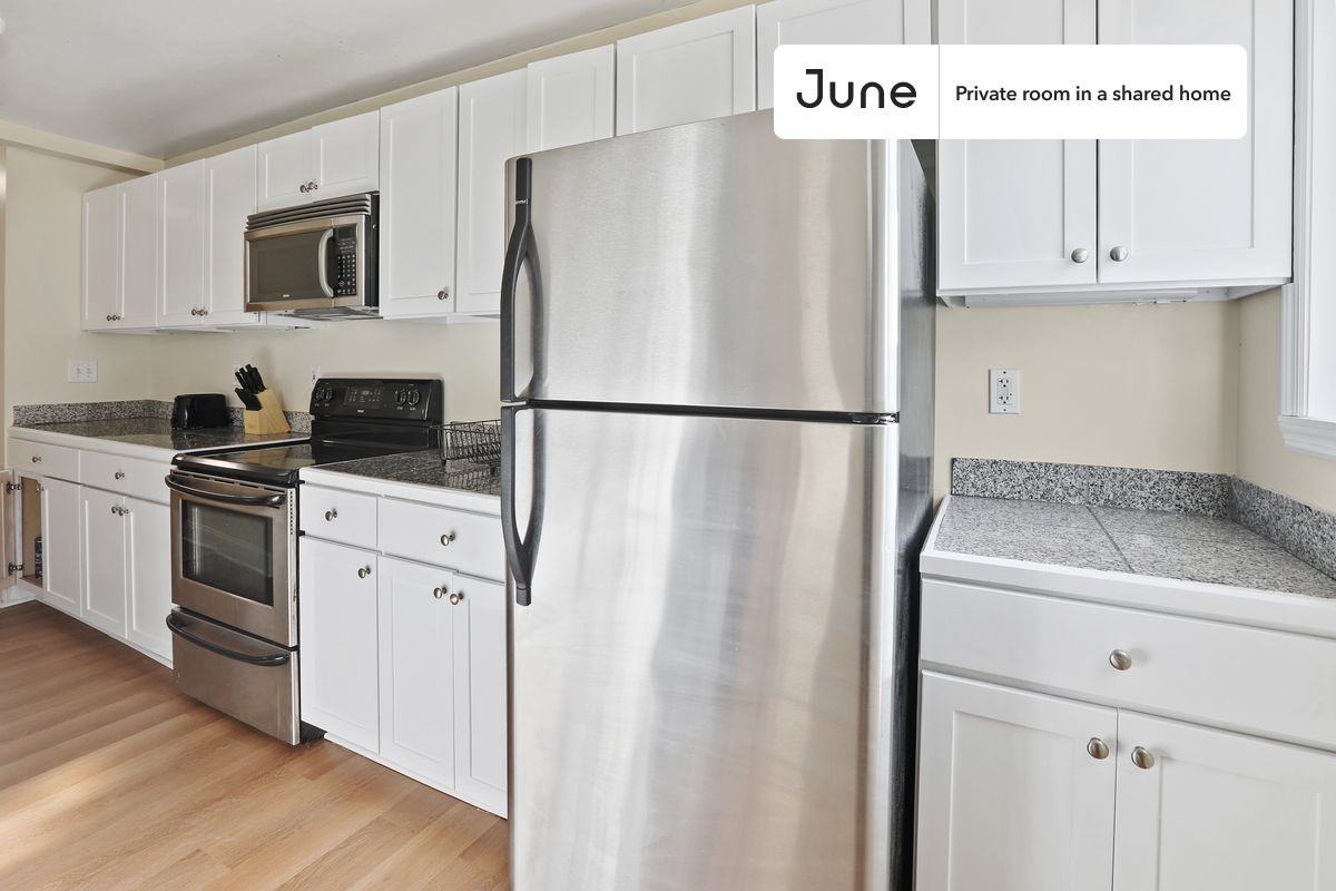 1380 Bryant St Ne #B - Photo 7 of 14