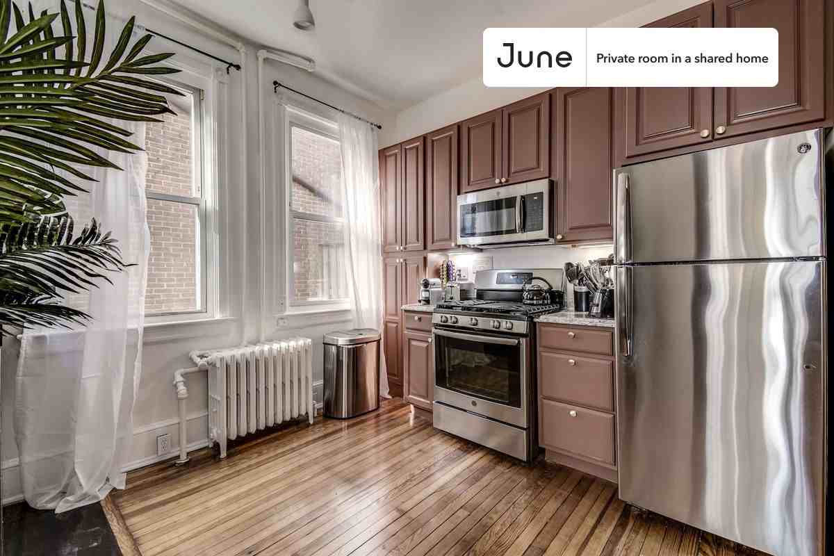 922 I Street Southeast #2B - Photo 4 of 13