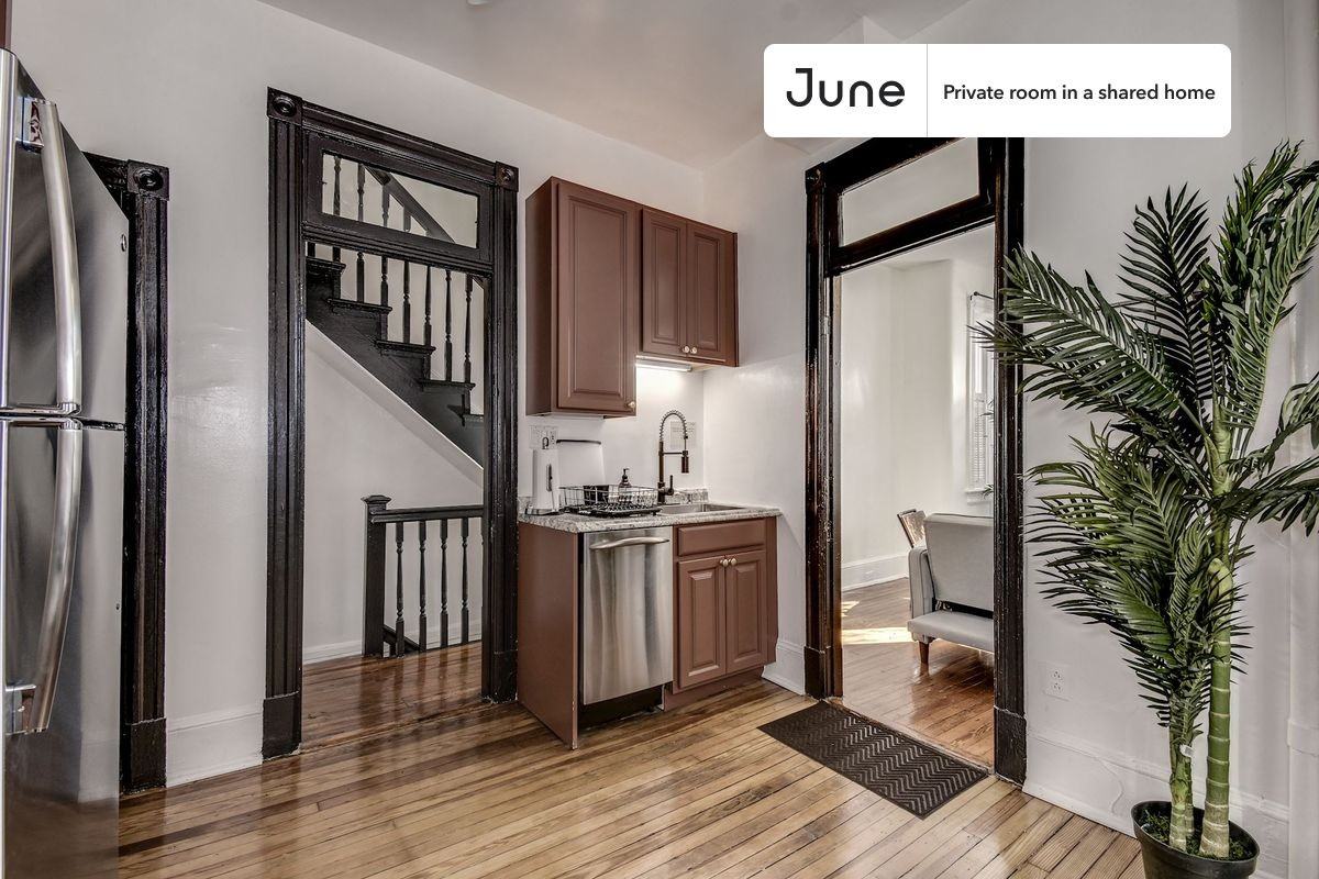 922 I Street Southeast #2B - Photo 7 of 13