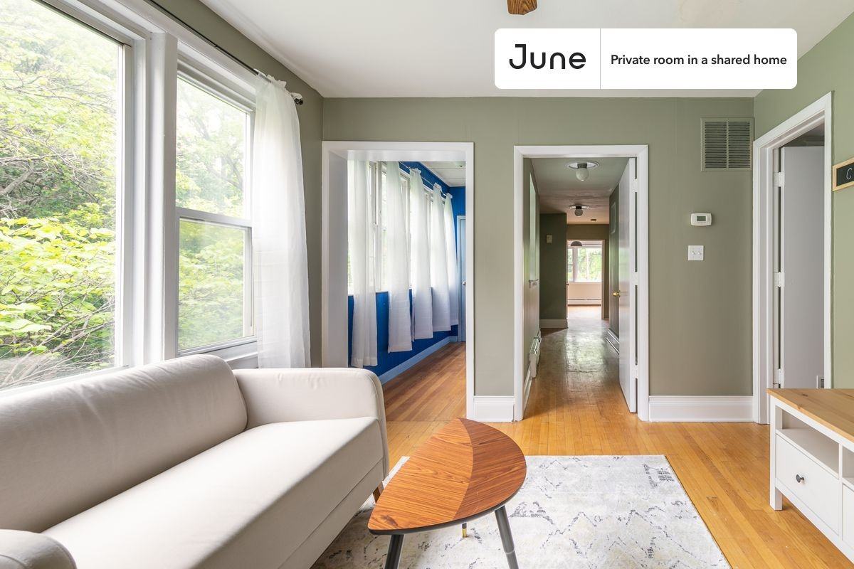 1052 N Milwaukee Ave #C - Photo 5 of 15