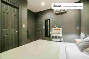 featured image of 941 Columbus Ave #B