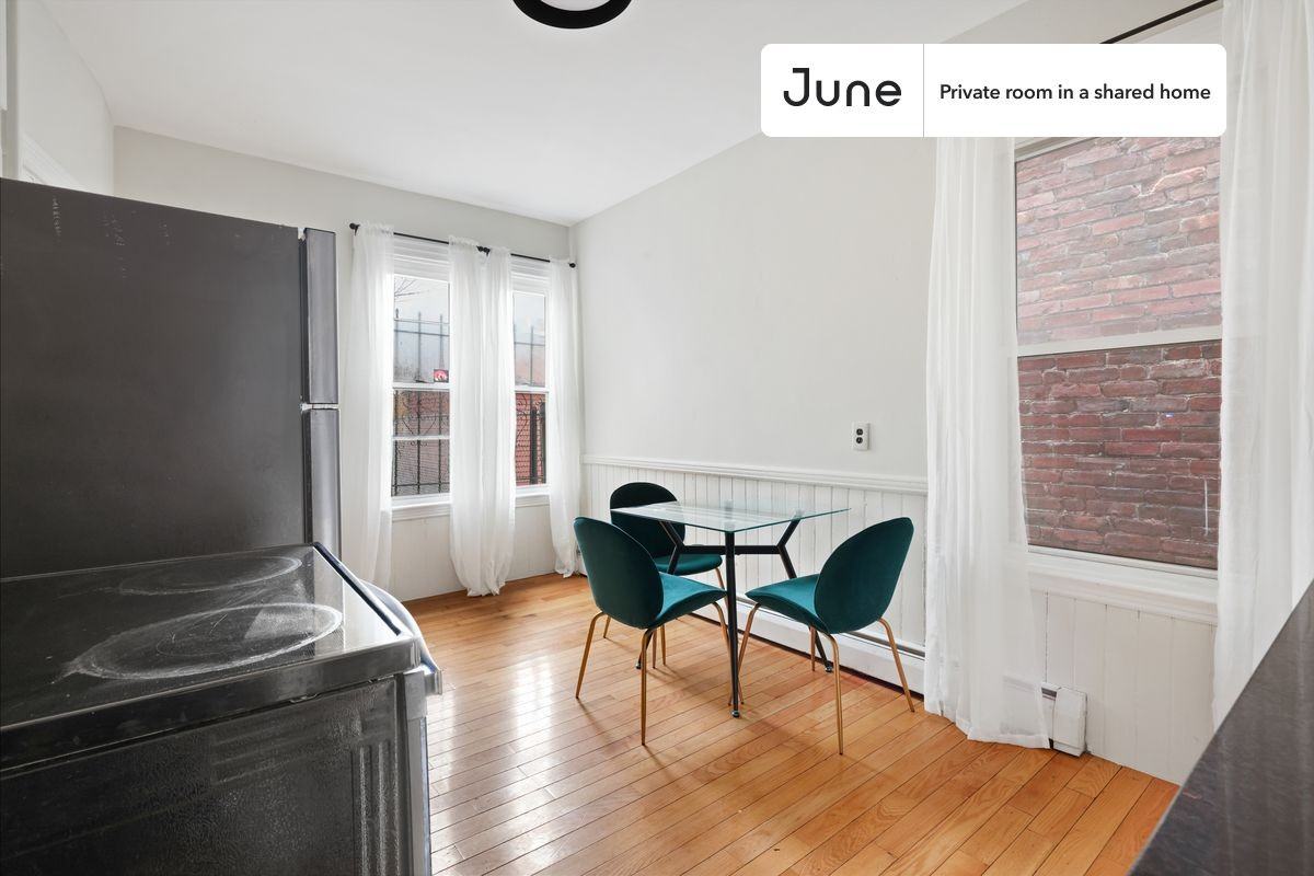 71 School St #B - Photo 4 of 10