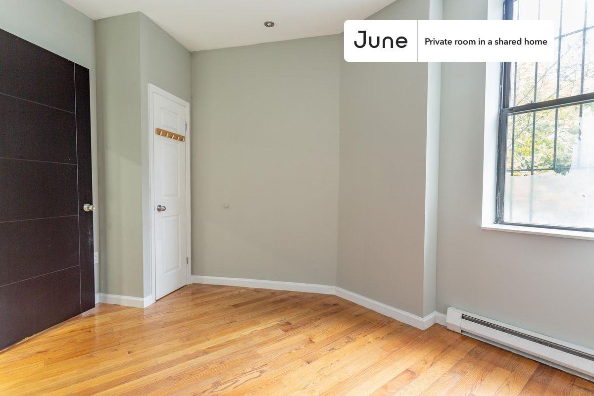 354 354 Cathedral Park Way #C - Photo 4 of 12