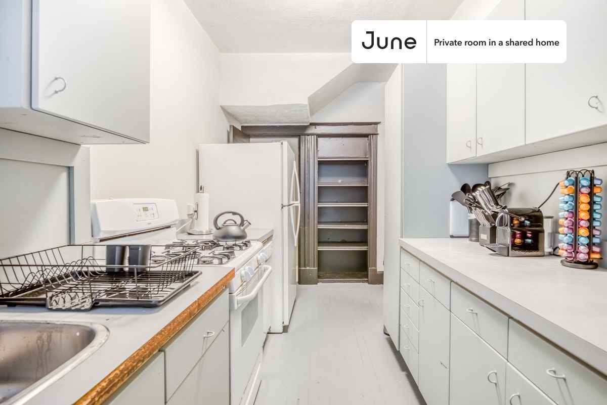 2716 Woodley Pl Nw #A - Photo 6 of 11