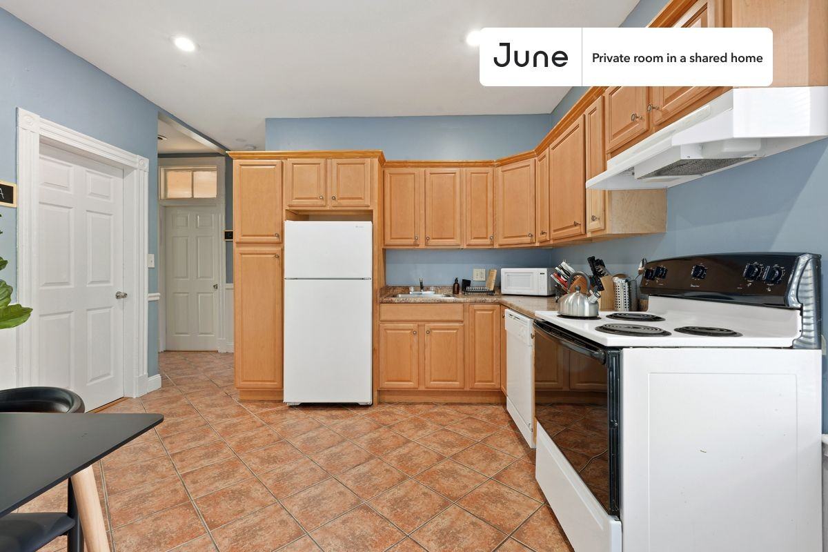 Calumet St #B - Photo 5 of 10