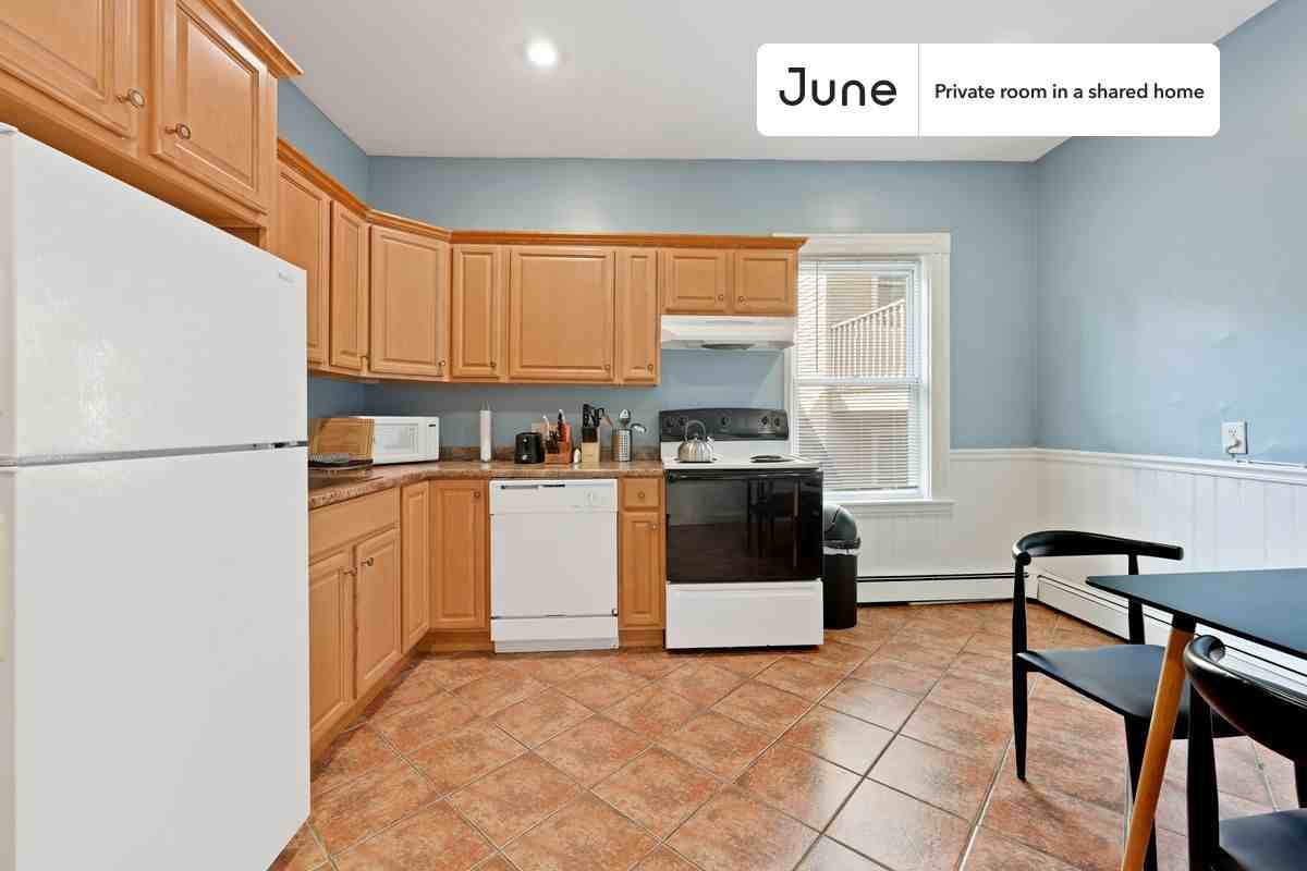 Calumet St #B - Photo 6 of 10