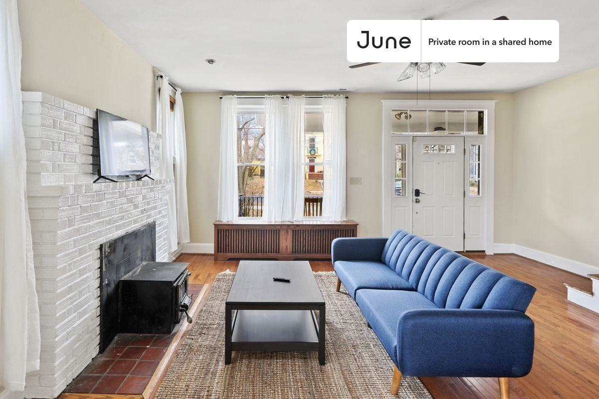 1334 Newton Street Northeast #E - Photo 7 of 21