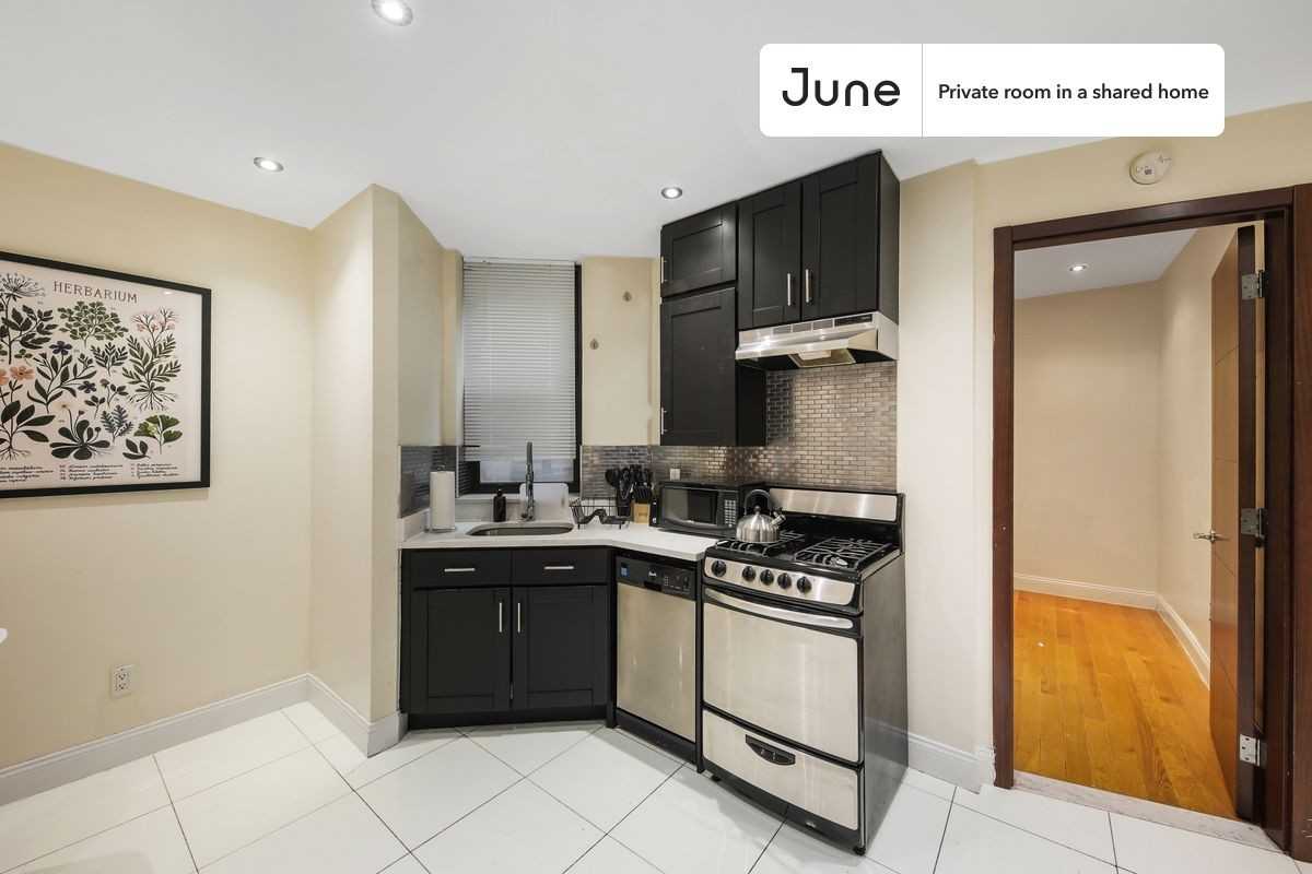 235 W 109th St #D - Photo 5 of 12