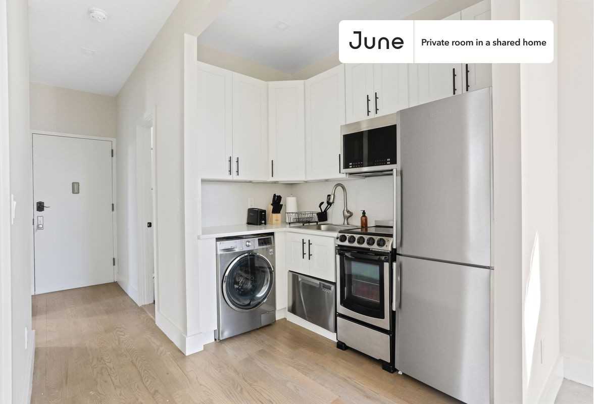 414 4th Ave #A - Photo 5 of 13