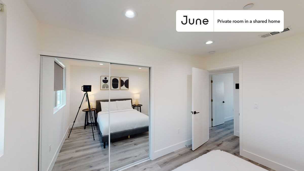 564312 Auckland Ave #B - Photo 4 of 12