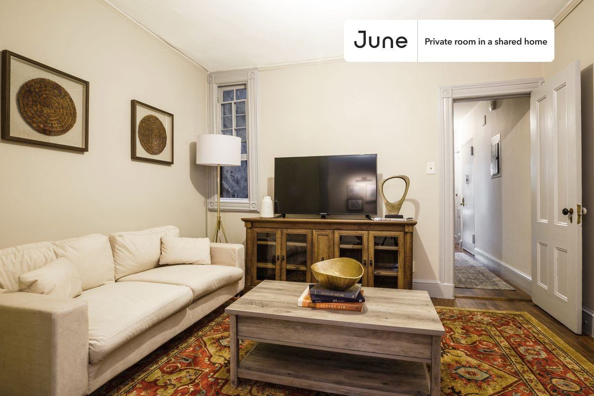 336 W 47th St #3E - Photo 4 of 10