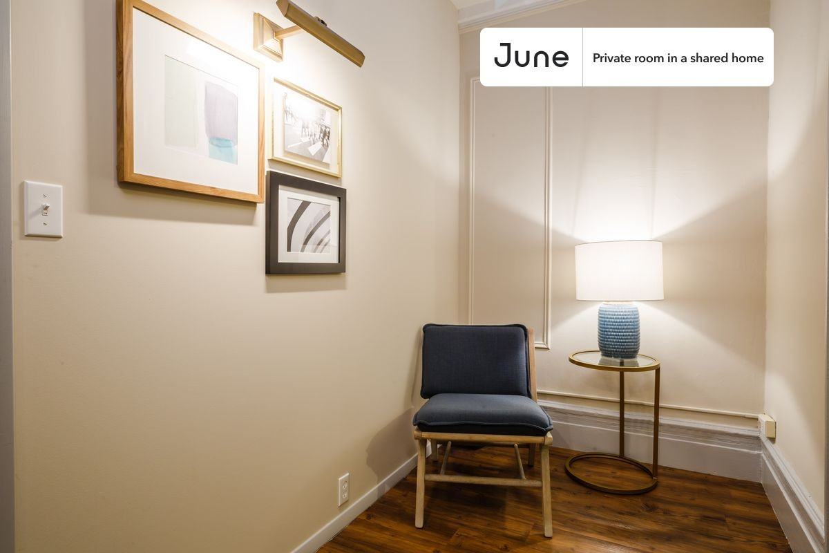 336 W 47th St #3E - Photo 5 of 10