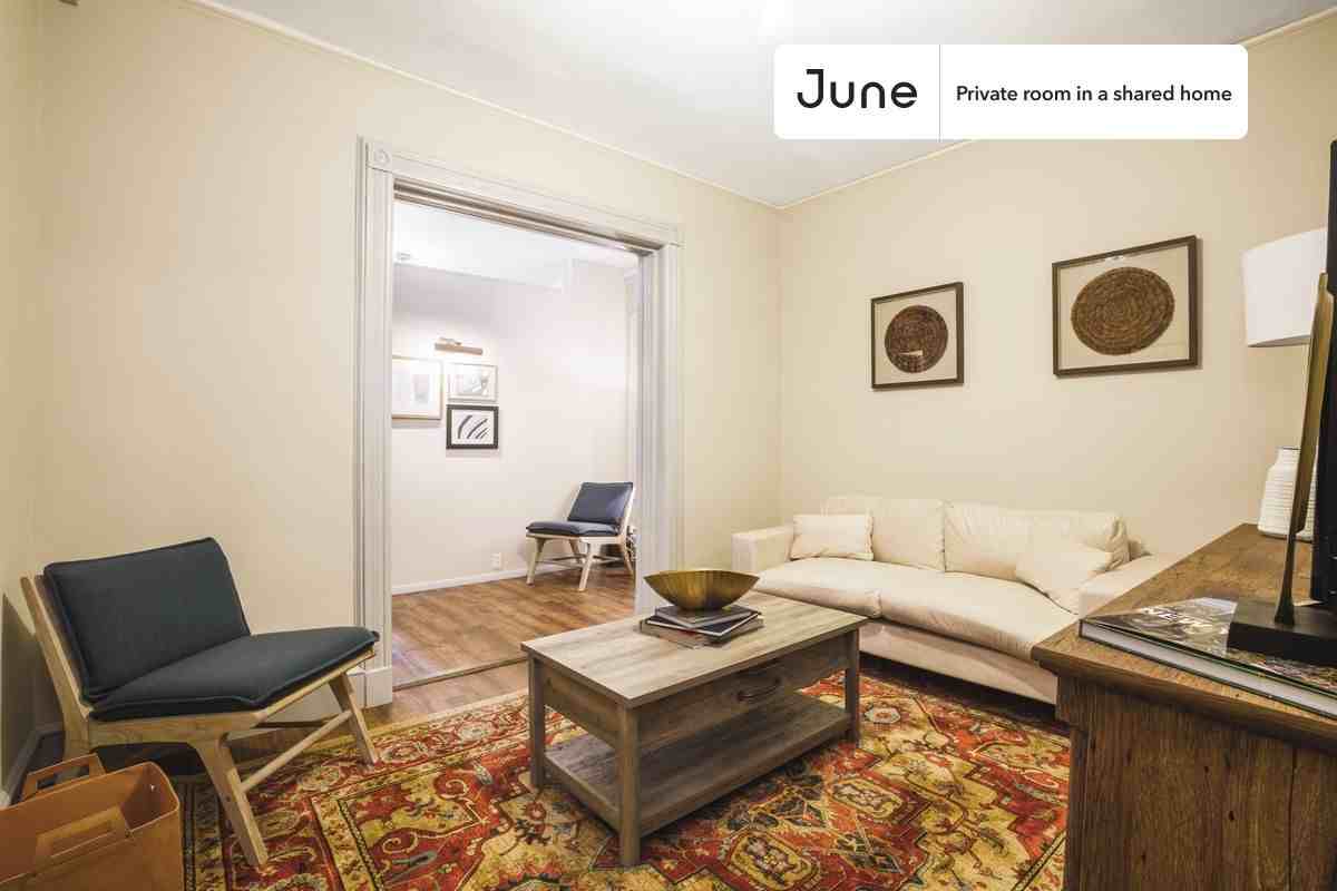 336 W 47th St #3E - Photo 7 of 10
