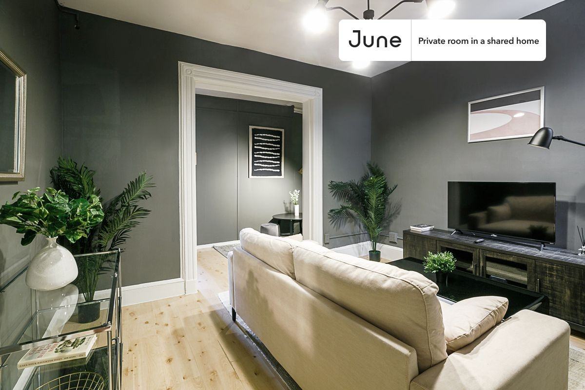 336 W 47th St #5D - Photo 5 of 11