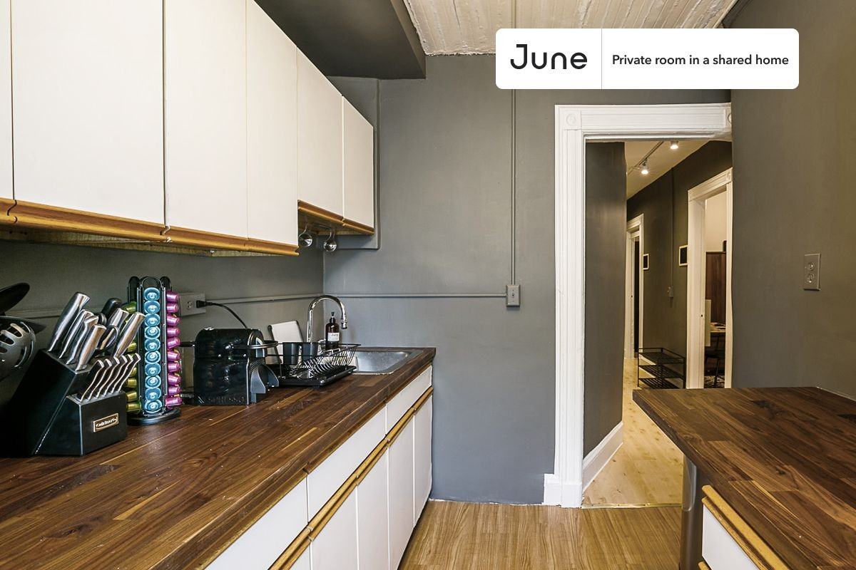 336 W 47th St #5D - Photo 7 of 11
