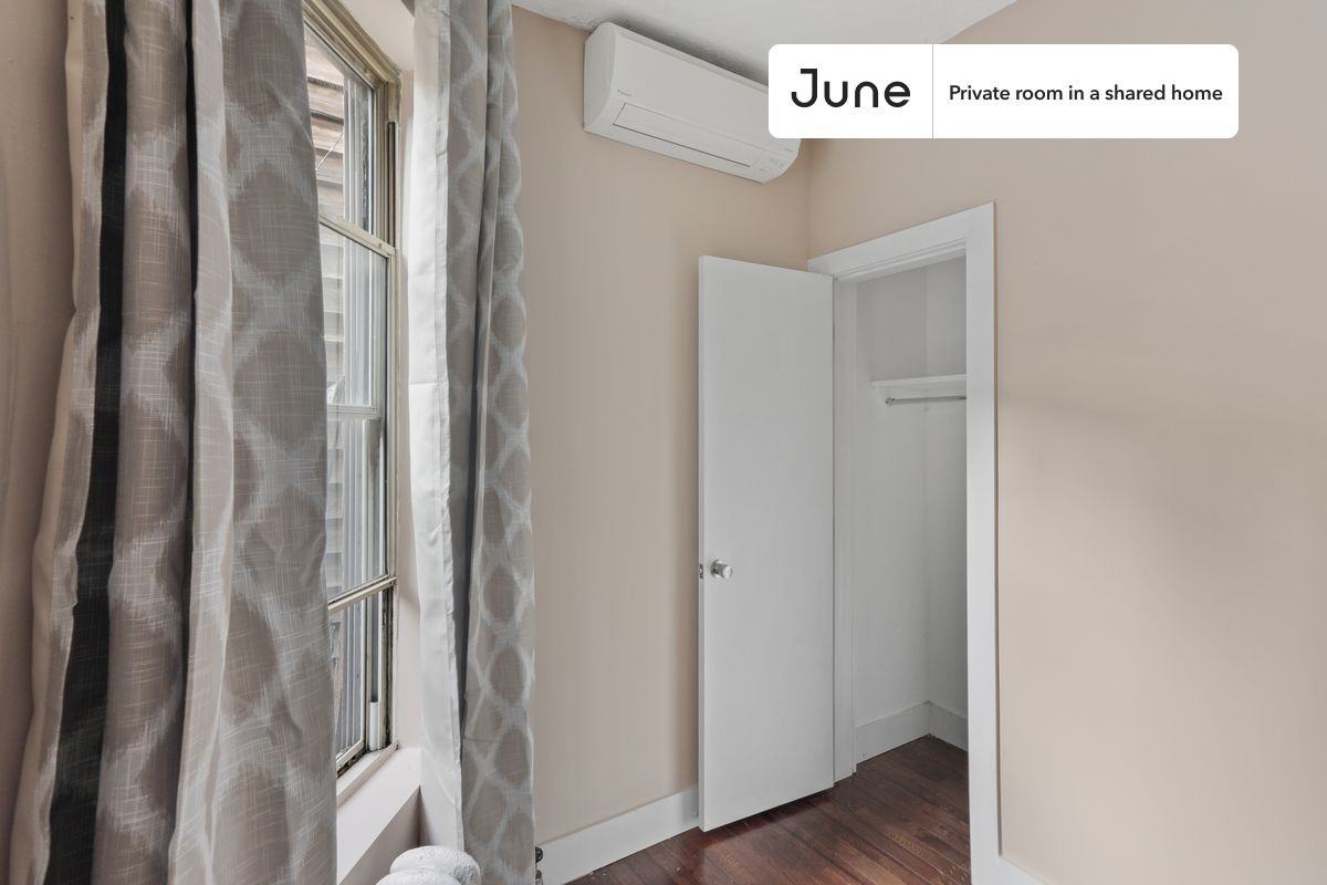 2141 Cortelyou Rd #C - Photo 4 of 12