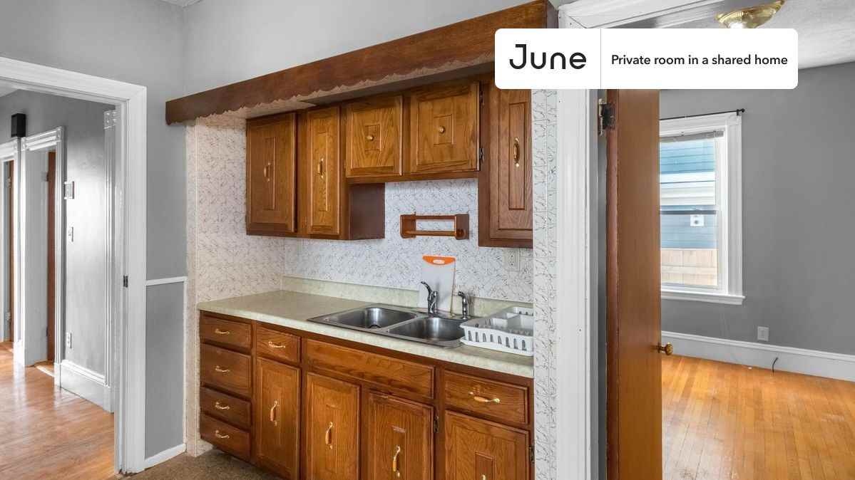 106 Beacon St #E - Photo 7 of 14