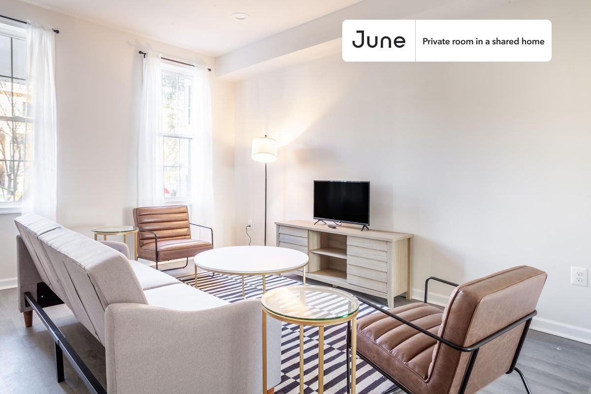 4706 9th St Nw #C - Photo 4 of 19