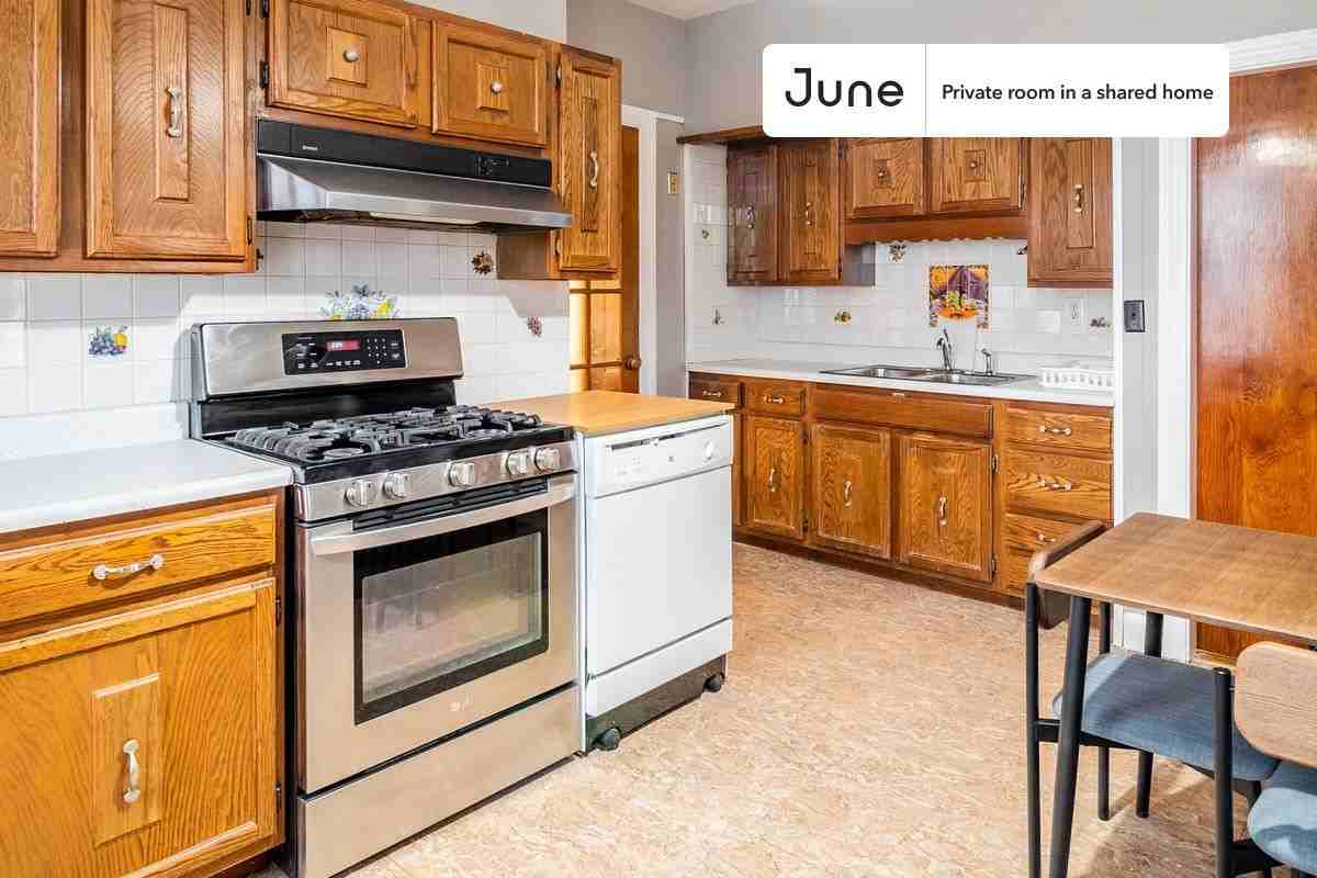 106 Beacon St #C - Photo 5 of 14