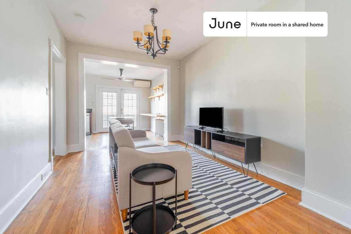 1443 Parkwood Pl Nw #A - Photo 5 of 17