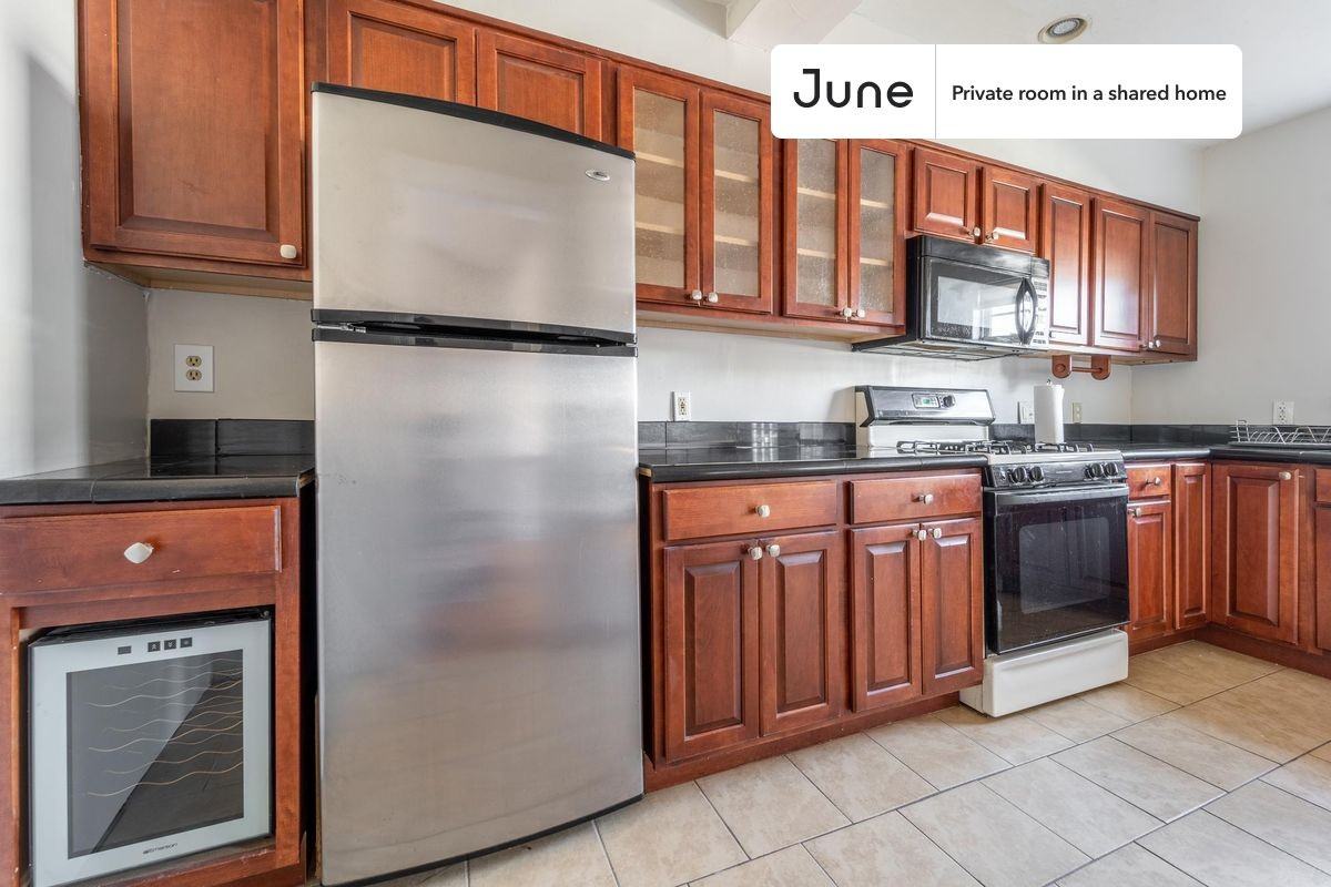 1443 Parkwood Pl Nw #A - Photo 6 of 17