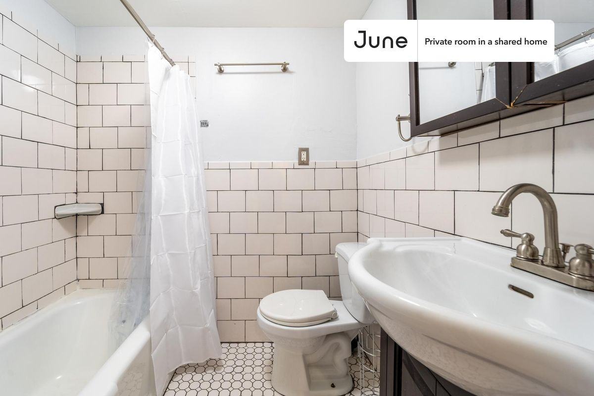 1443 Parkwood Pl Nw #A - Photo 7 of 17