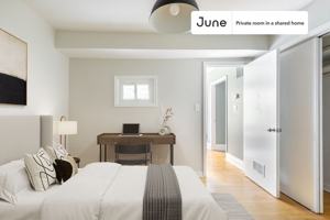 featured image of 1052 N Milwaukee Ave #C