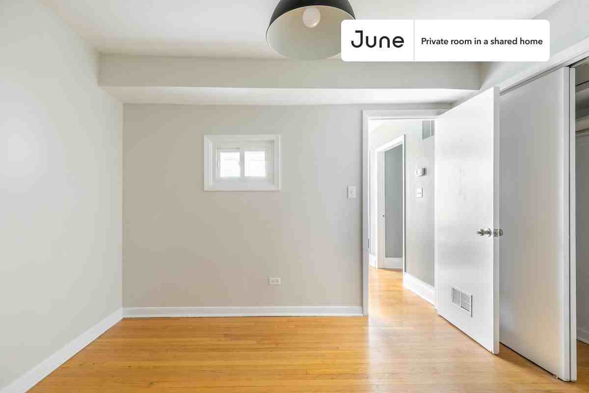 1052 North Milwaukee Avenue #C - Photo 2 of 18