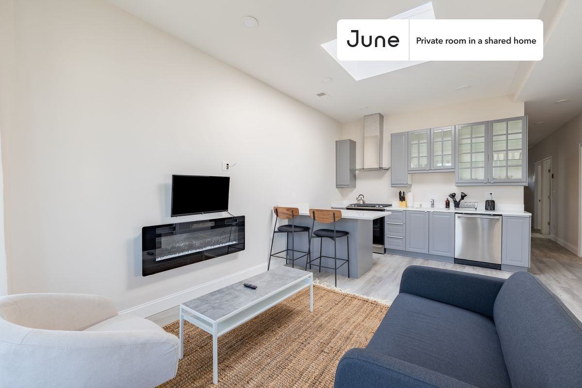 23 Newport St #E - Photo 4 of 14